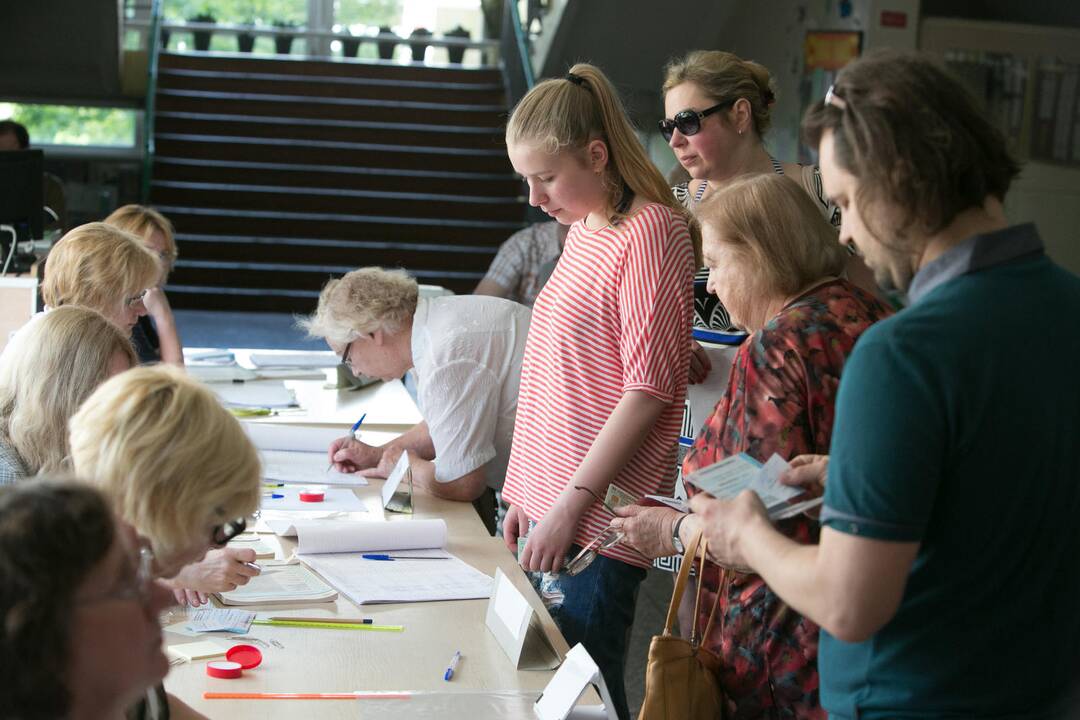 Paaiškino jaunimo politinės apatijos priežastis