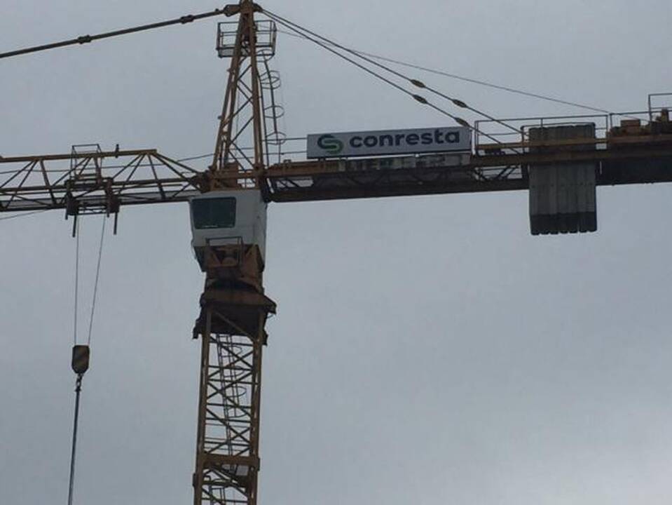 Sostinės senamiestyje – grandiozinė krano kėlimo operacija