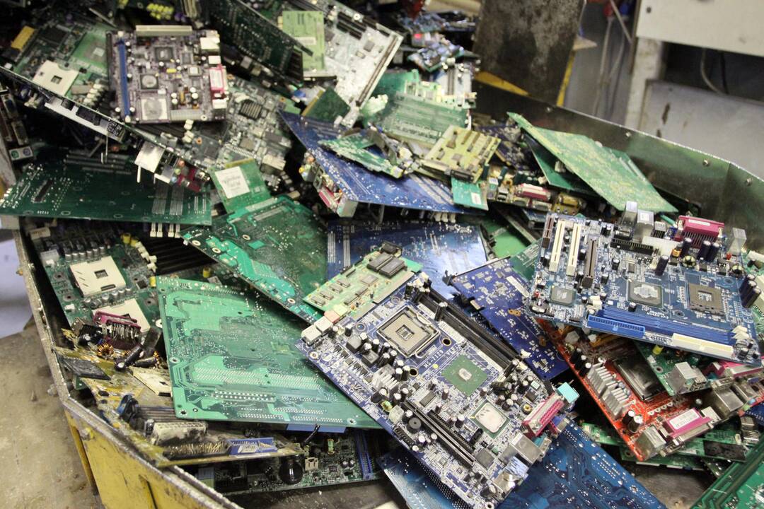 Gyventojai priduoda vis daugiau elektroninės įrangos atliekų