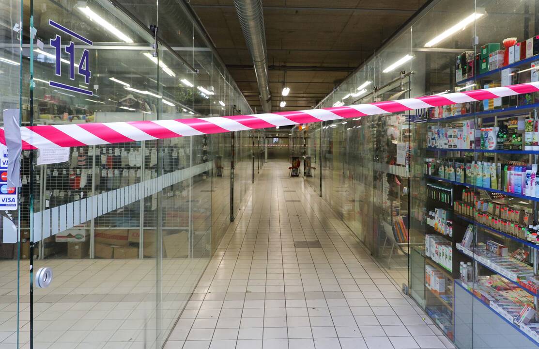 Vyriausybė pranešė svarstanti nuo balandžio 12 dienos atverti visą prekybą, įskaitant parduotuves prekybos centruose.