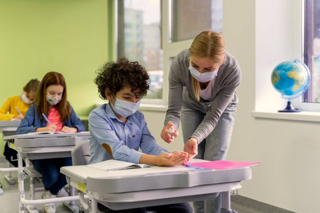 Priėmė sprendimą: pradinukai į mokyklas grįžta 45-iose savivaldybėse