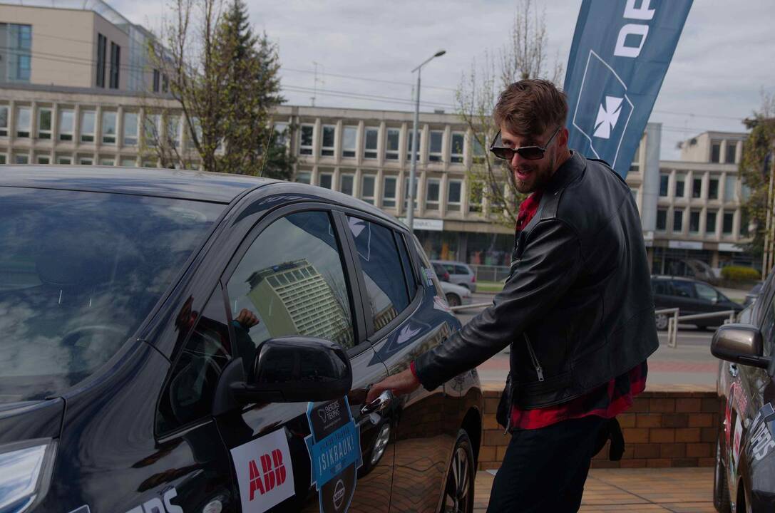 Prasidėjo elektromobilių lenktynės Vilnius-Palanga