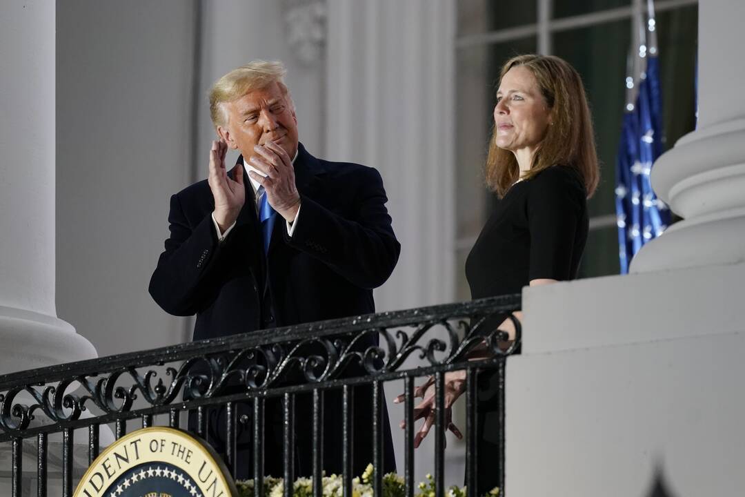 Senatas patvirtino D. Trumpo kandidatę į Aukščiausiąjį Teismą