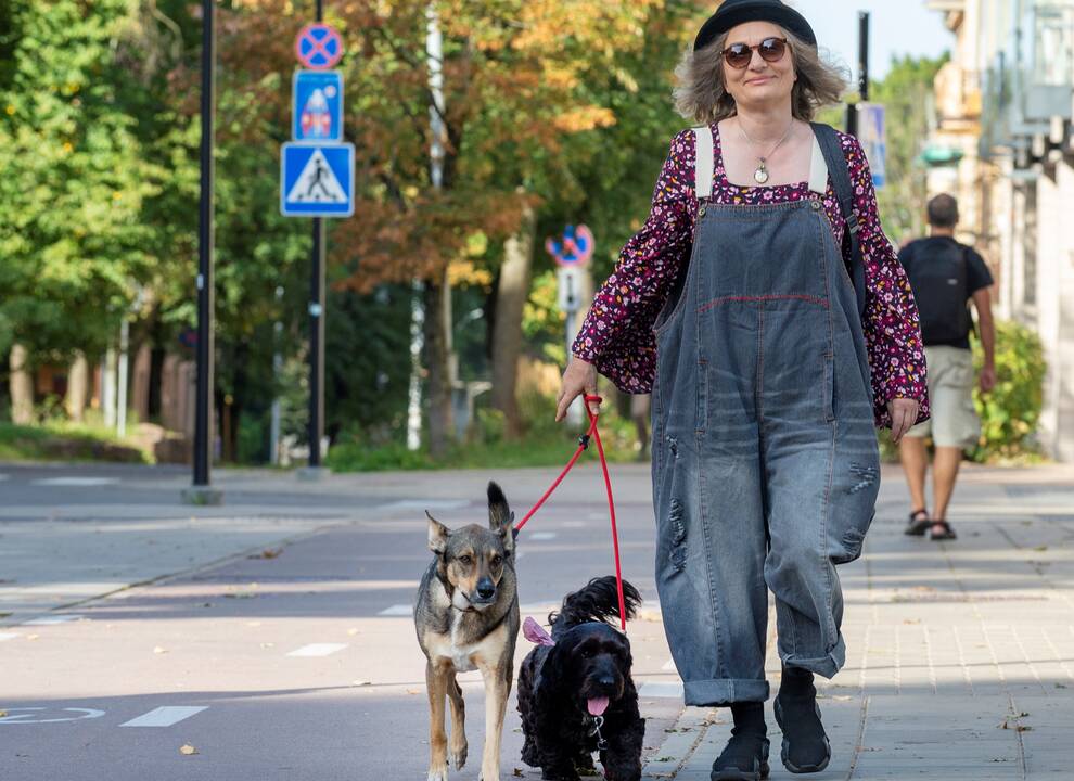 Kompanija: K. Lotužytę, kai ji būna Vilniuje, galima išvysti vaikštinėjant su savo augintiniais.