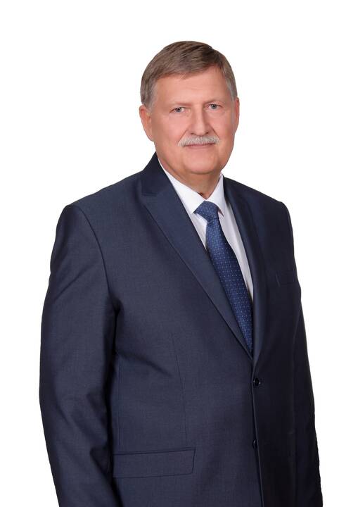 Veiksmas: kelių remontininkai triūsia Pilėnų gatvėje Akademijoje.