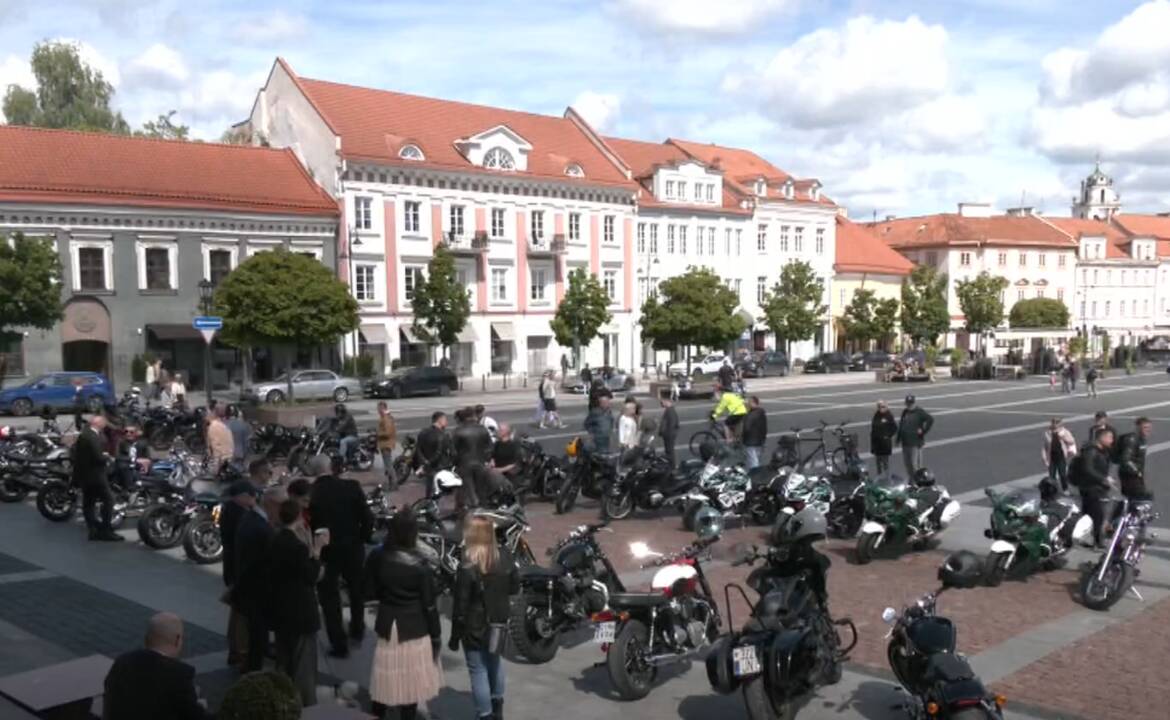 Ką sostinės gatvėse veikė kostiumuoti baikeriai?