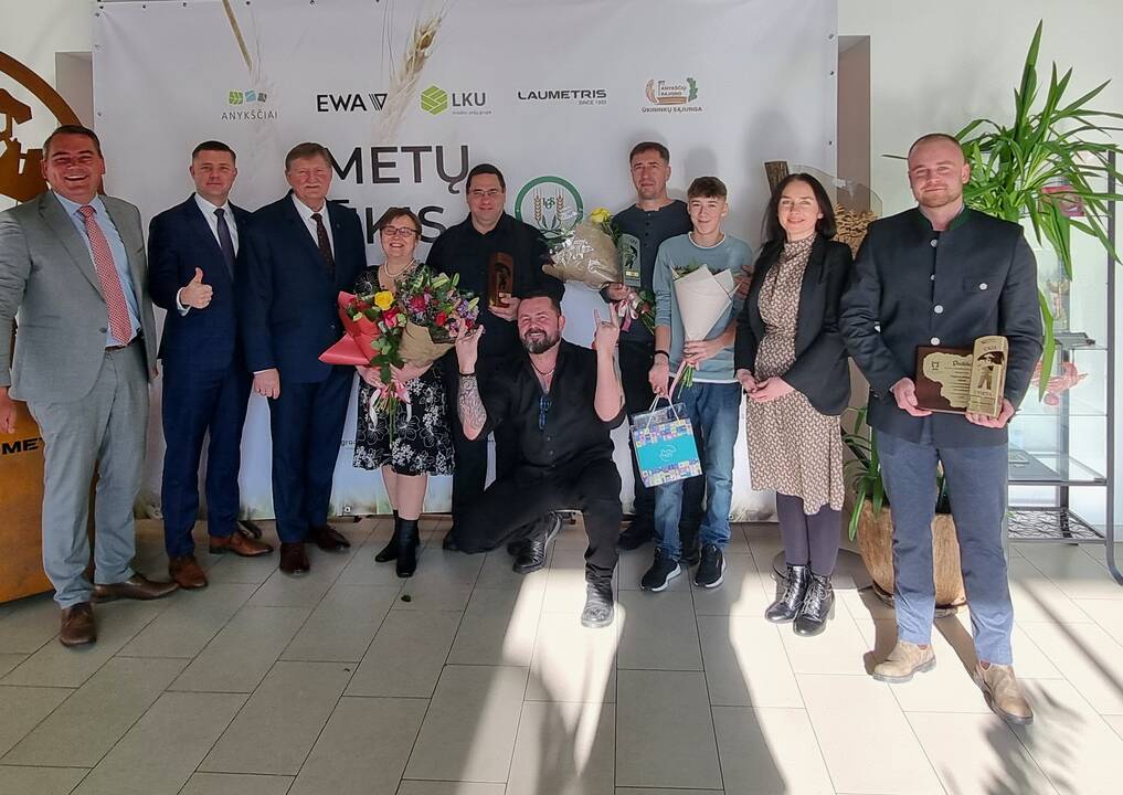 Sėkmingiausi: apdovanojimų sulaukė ir trys Kauno rajono ūkiai: Majerų, M. ir R. Kaminskų šeimos ūkiai ir D. Padūmienės Kalifornijos sliekų ferma „Sliekynė“.