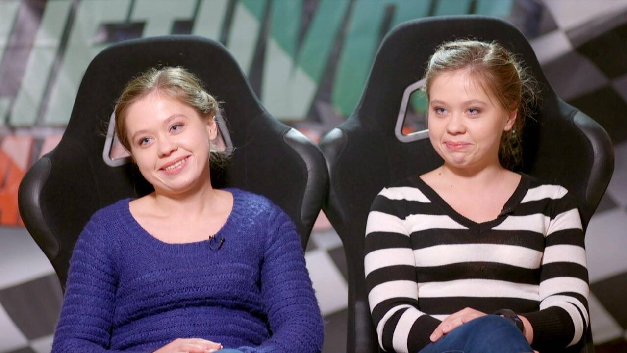 TV laidą apkartino melagystės: įtariama, kad dvynės vairavo viena už kitą