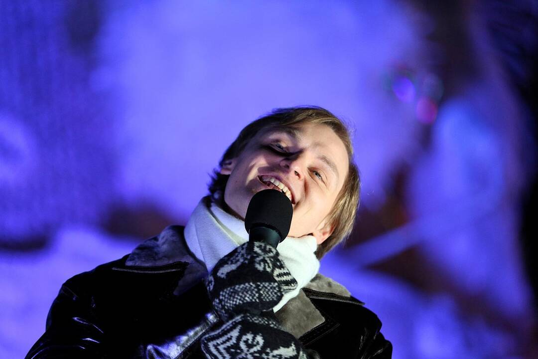 Kauno Rotušės aikštėje įžiebta Kalėdų eglė