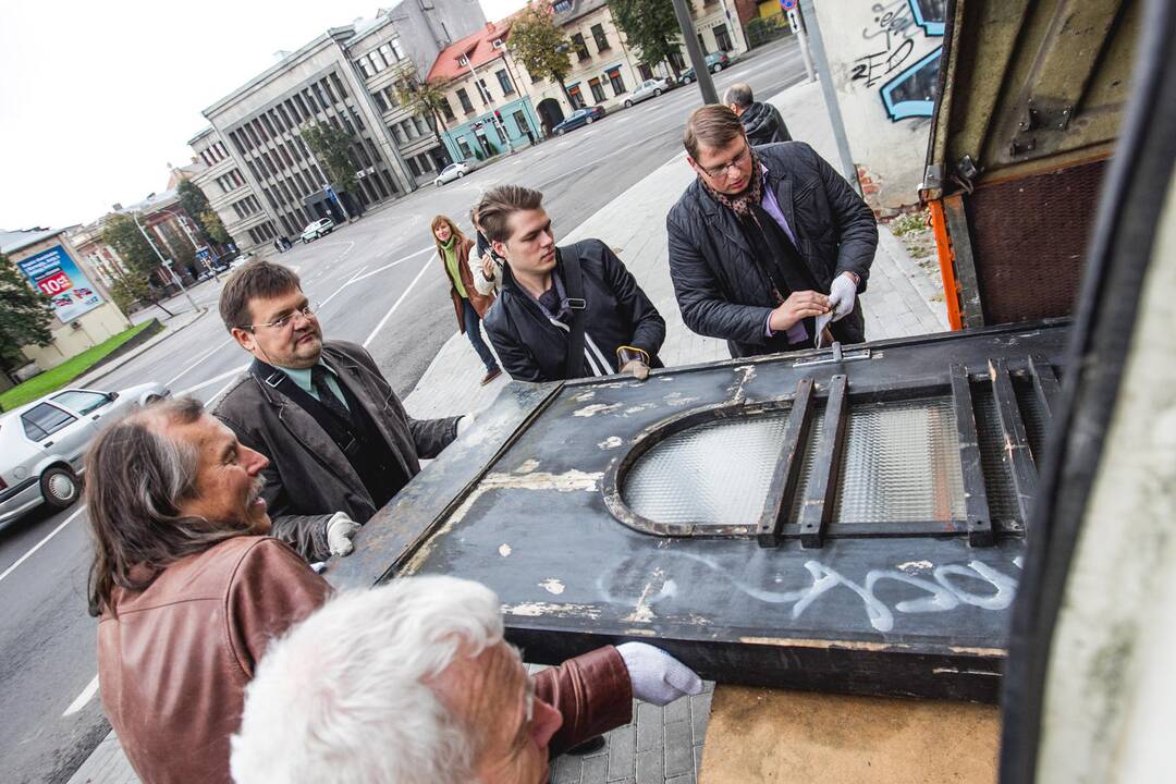Architektas A. Kančas nustėręs: unikalios smetoniškos durys buvo išmestos į sąvartyną