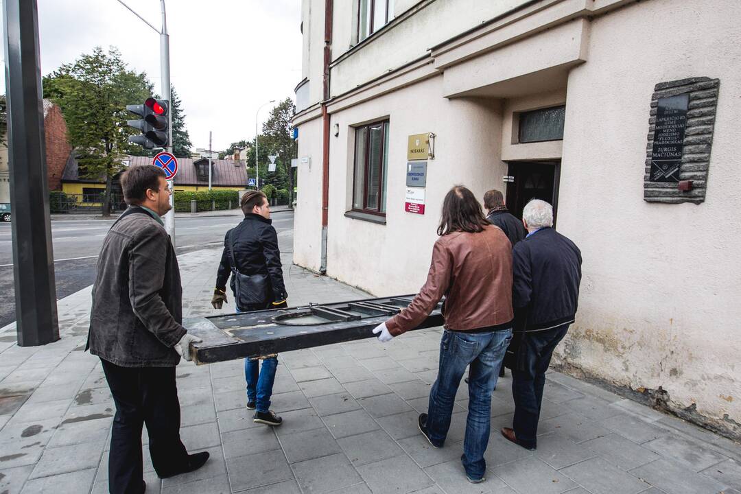 Architektas A. Kančas nustėręs: unikalios smetoniškos durys buvo išmestos į sąvartyną
