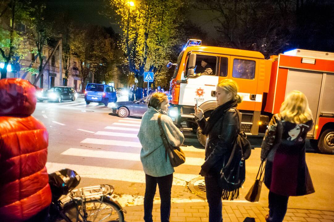 Penktadienio vakarą evakuotas Kauno "Akropolis"