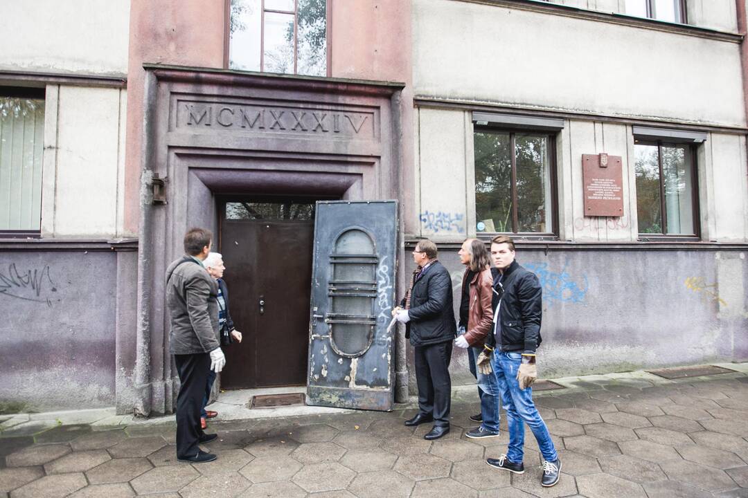 Architektas A. Kančas nustėręs: unikalios smetoniškos durys buvo išmestos į sąvartyną