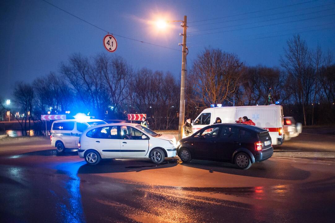 Penktadienio rytą įvyko avarija Piliakalnio gatvėje