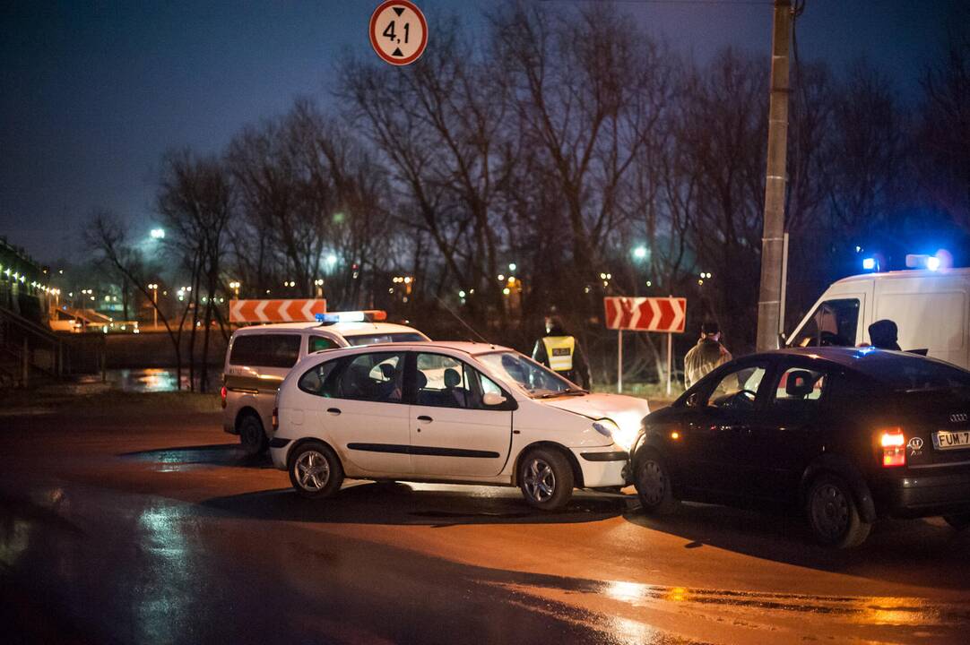 Penktadienio rytą įvyko avarija Piliakalnio gatvėje
