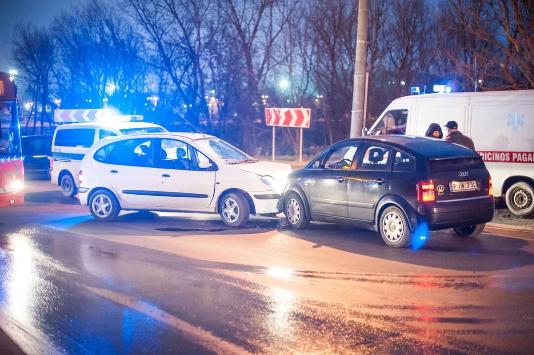 Penktadienio rytą įvyko avarija Piliakalnio gatvėje