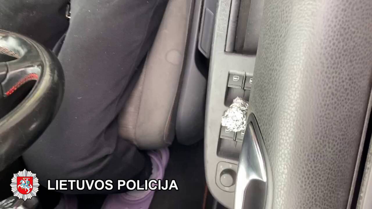 Įkalčiai: pas nepilnametį namuose policininkai rado parduoti paruoštų kanapių.