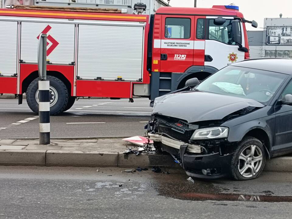 Karaliaus Mindaugo prospekte – „Audi“ ir „Nissan“ avarija