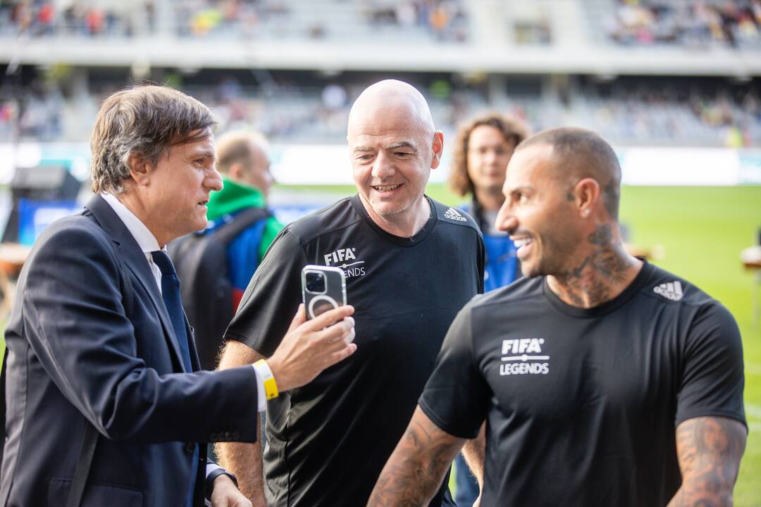 Pasaulio futbolo legendų rungtynės su legendiniais Lietuvos futbolininkais