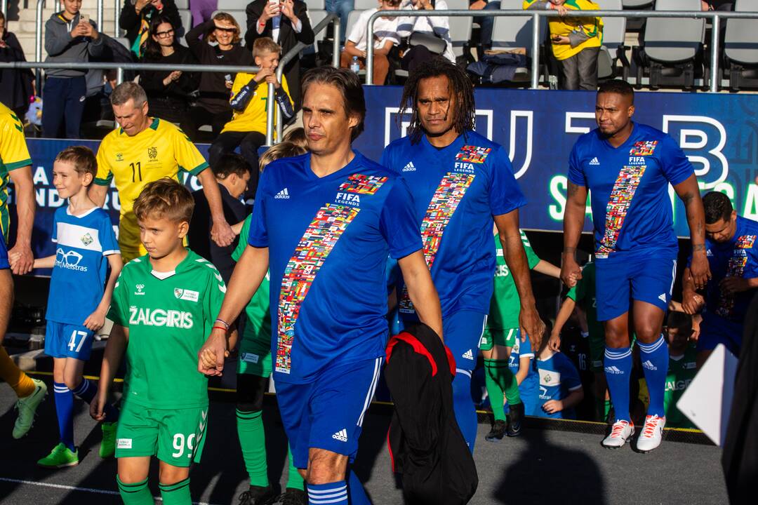  Pasaulio futbolo legendų rungtynės su legendiniais Lietuvos futbolininkais