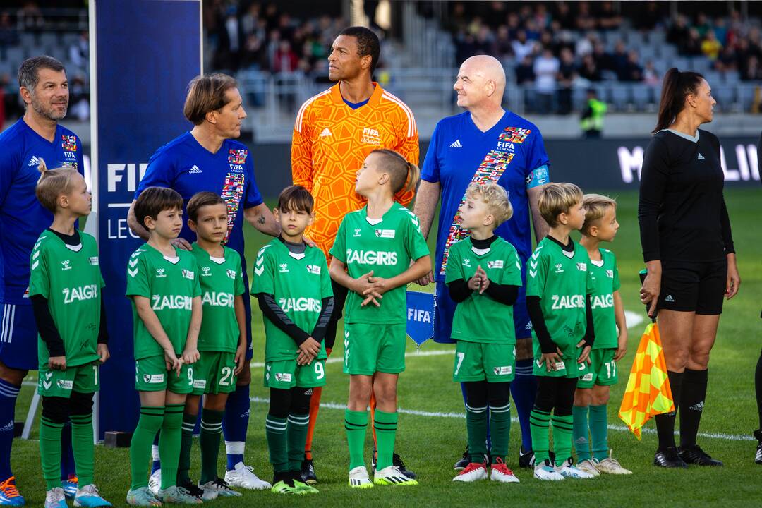  Pasaulio futbolo legendų rungtynės su legendiniais Lietuvos futbolininkais