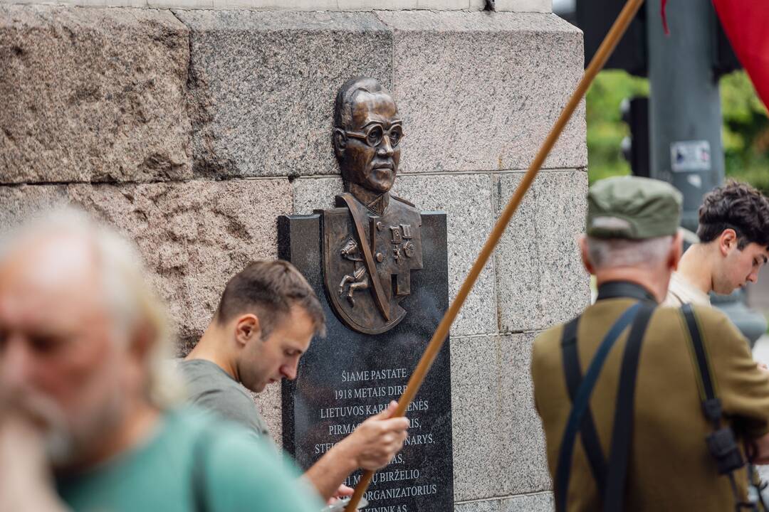 Vilniuje nuimta be leidimo pakabinta atminimo lenta K. Škirpai