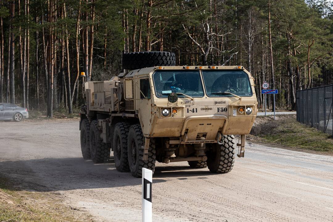 Į nelaimės vietą Pabradės poligone vyksta technika