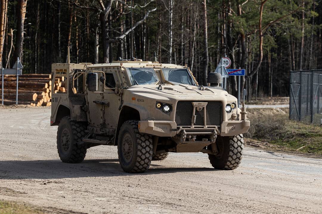 Į nelaimės vietą Pabradės poligone vyksta technika