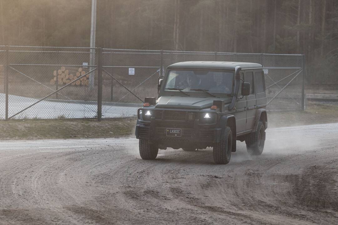 Į nelaimės vietą Pabradės poligone vyksta technika