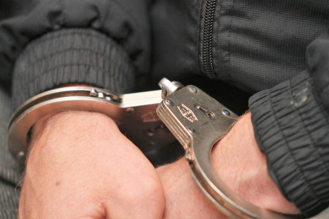 Iš kelto – į uostamiesčio policijos konvojų: sulaikytas nuo teisingumo slapstęsis vyras