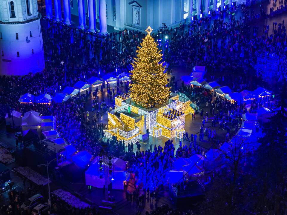 Vilniuje įžiebta Kalėdų eglė 2023
