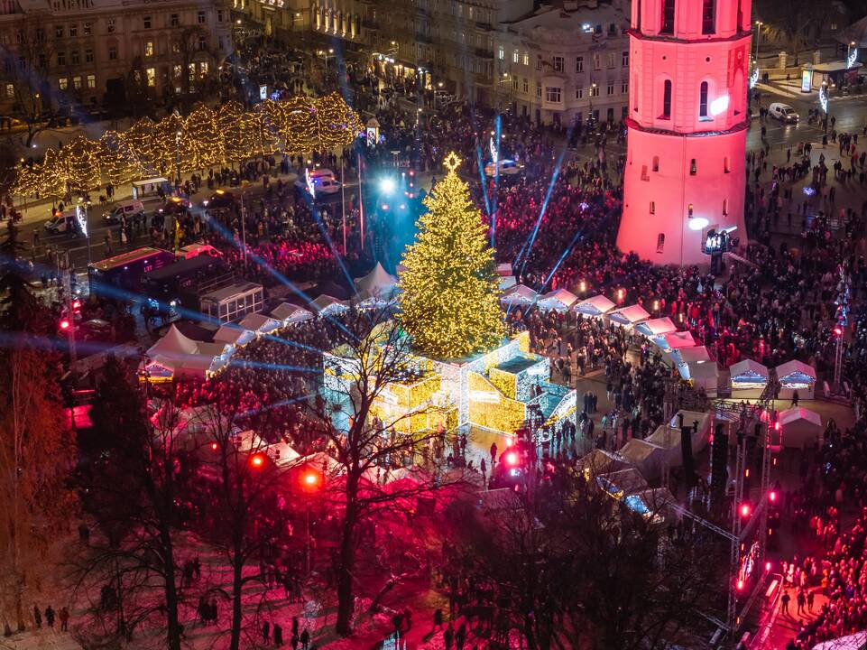 Vilniuje įžiebta Kalėdų eglė 2023