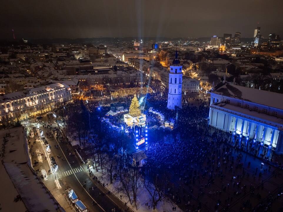 Vilniuje įžiebta Kalėdų eglė 2023