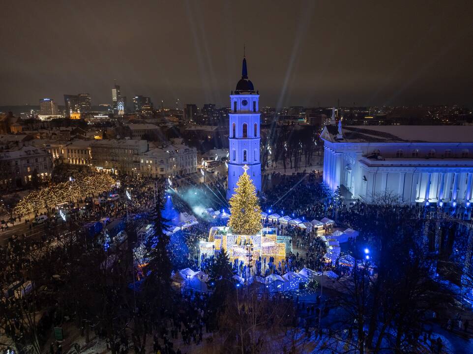 Vilniuje įžiebta Kalėdų eglė 2023