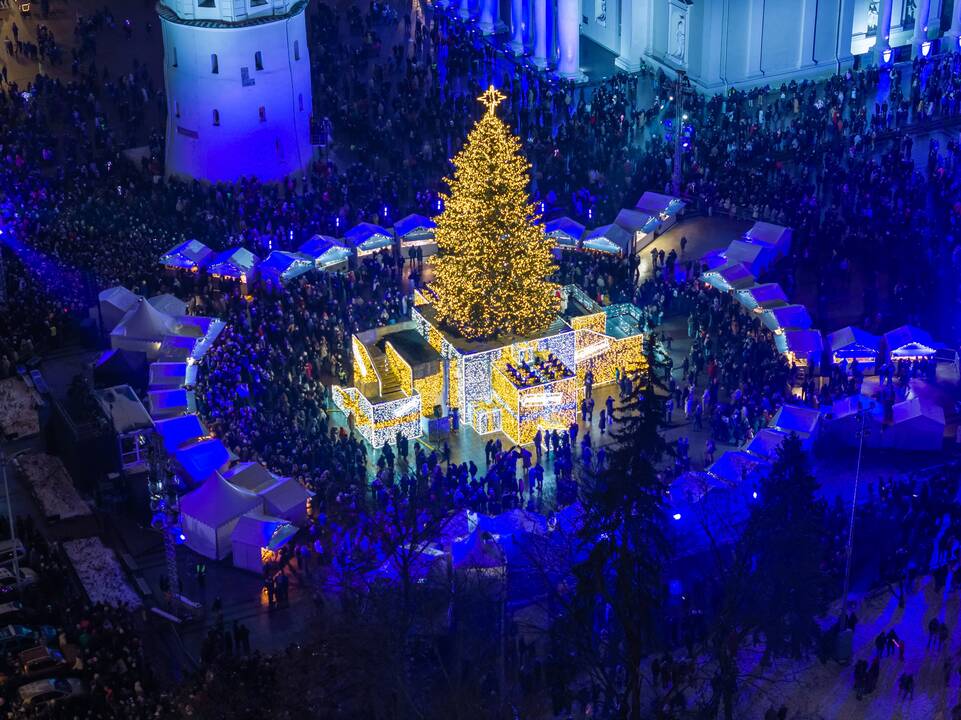 Vilniuje įžiebta Kalėdų eglė 2023
