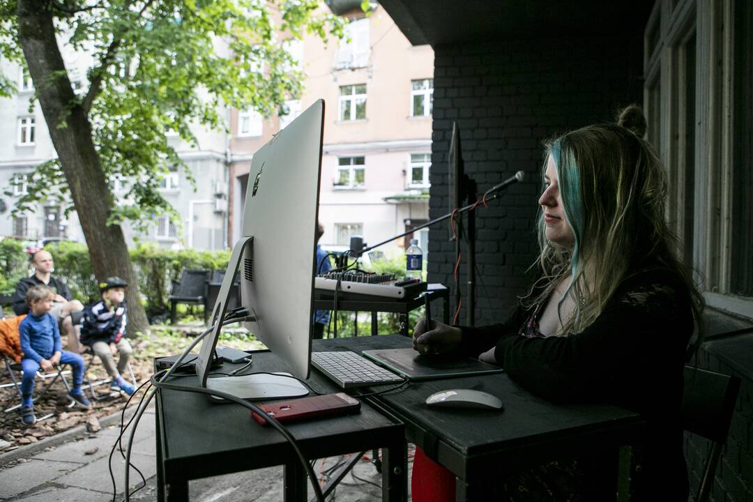 Kredo: "Aš niekada nesiekiau būti labai rimta ar suaugusi, bet visuomet norėjau likti smalsi ir žaisminga".