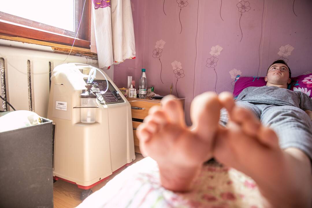 Neramu: Ugniaus mama Jadvyga pasakojo, kad sūnų naktimis ištikus priepuoliams, stoja kvėpavimas.