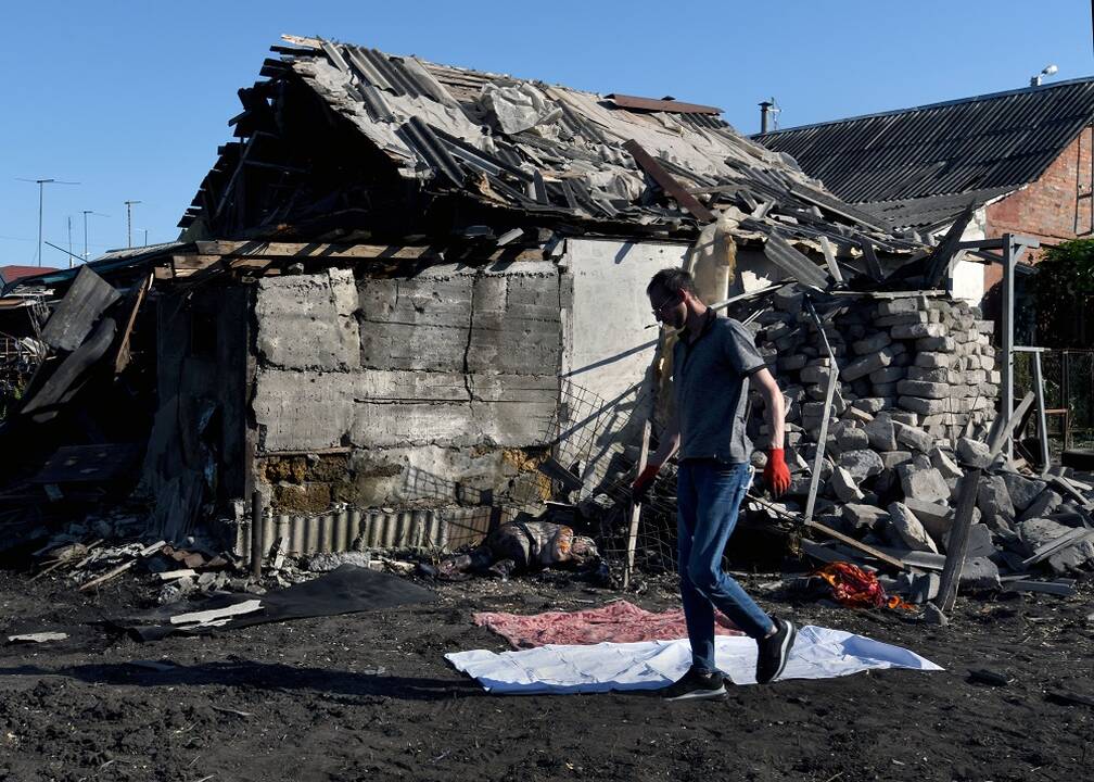 Sjeverodonecke vyksta gatvės kovos: rusų kariai naikina rajonus, bet žmonės atsisako evakuotis