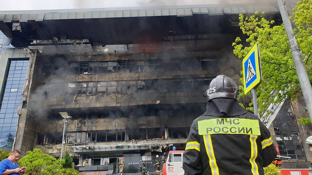 Maskvoje per gaisrą verslo centre sužeisti mažiausiai du žmonės