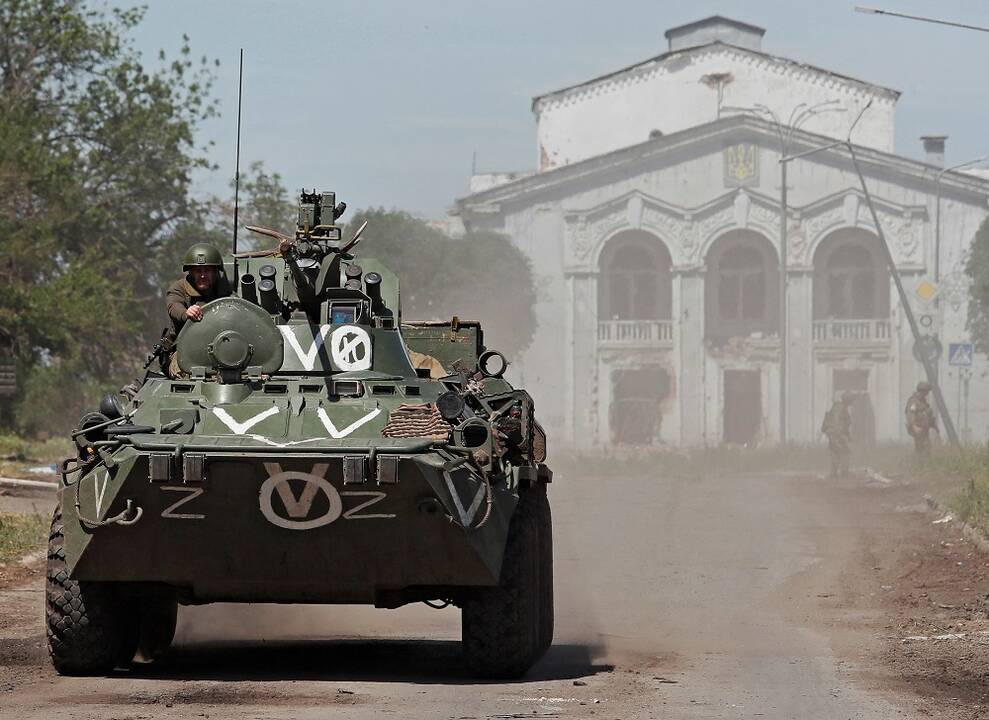 Rusijos karys merginai gyrėsi nužudytais ukrainiečiais: už tai gavo medalį (garso įrašas)