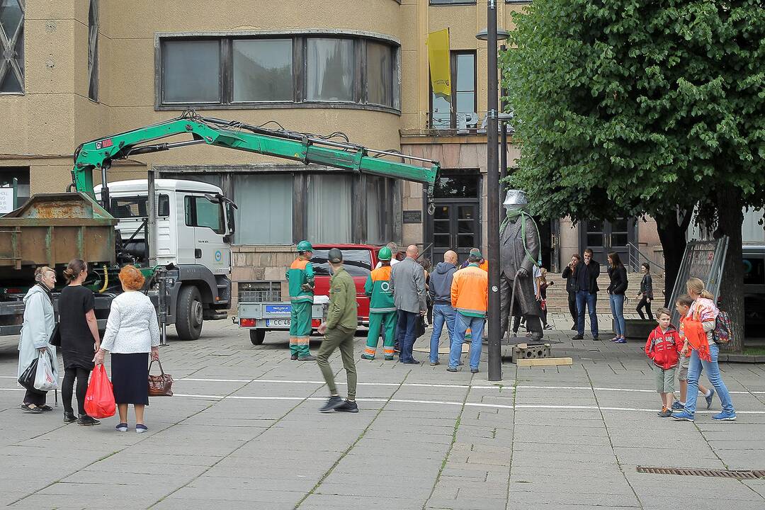 J. Vileišio skulptūra atgabenta į Laisvės alėją