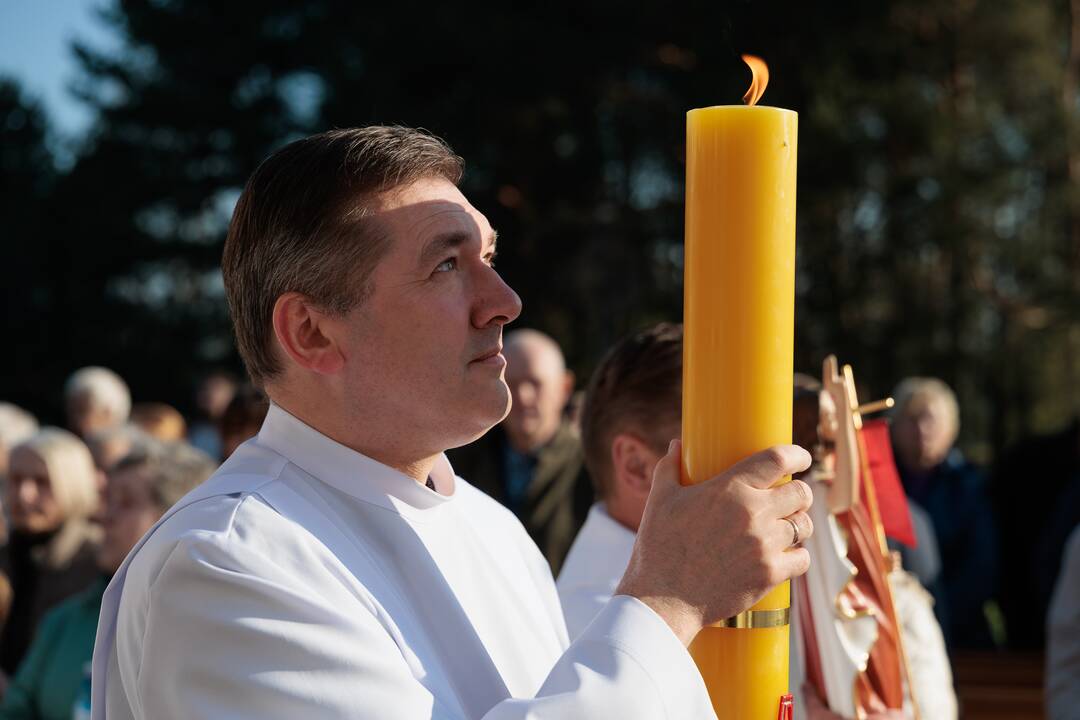 Velykų ryto mišios Tabariškių Kristaus Karaliaus bažnyčioje