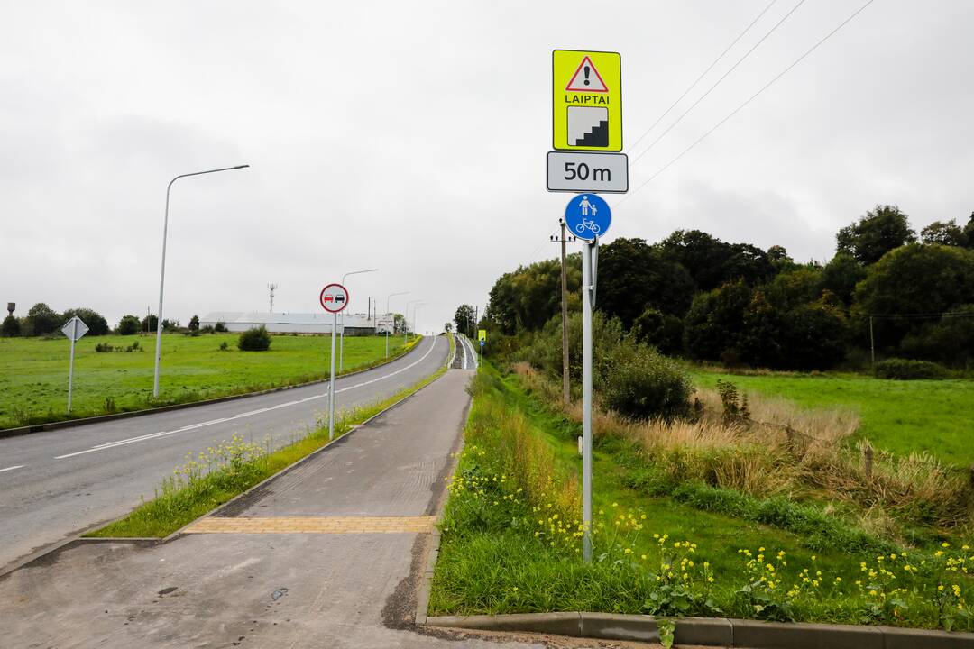 Ramučiuose esančiame dviračių take – laiptai