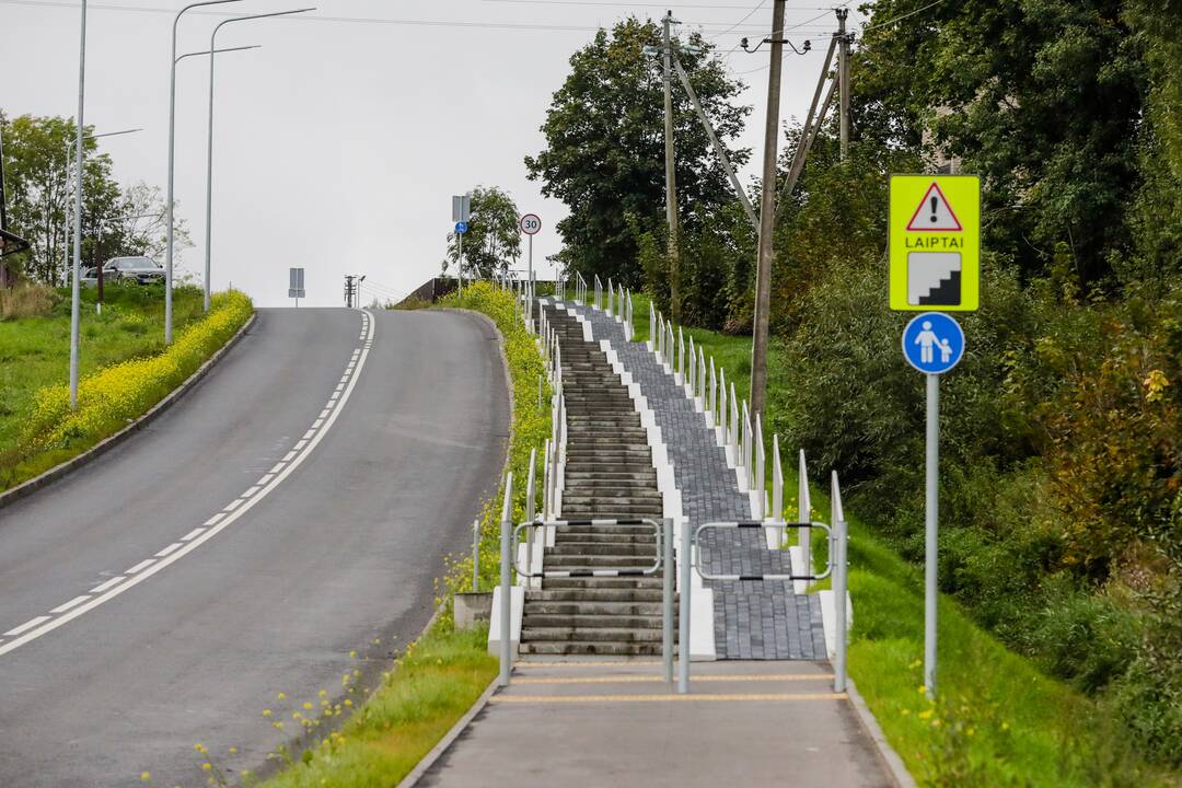 Ramučiuose esančiame dviračių take – laiptai