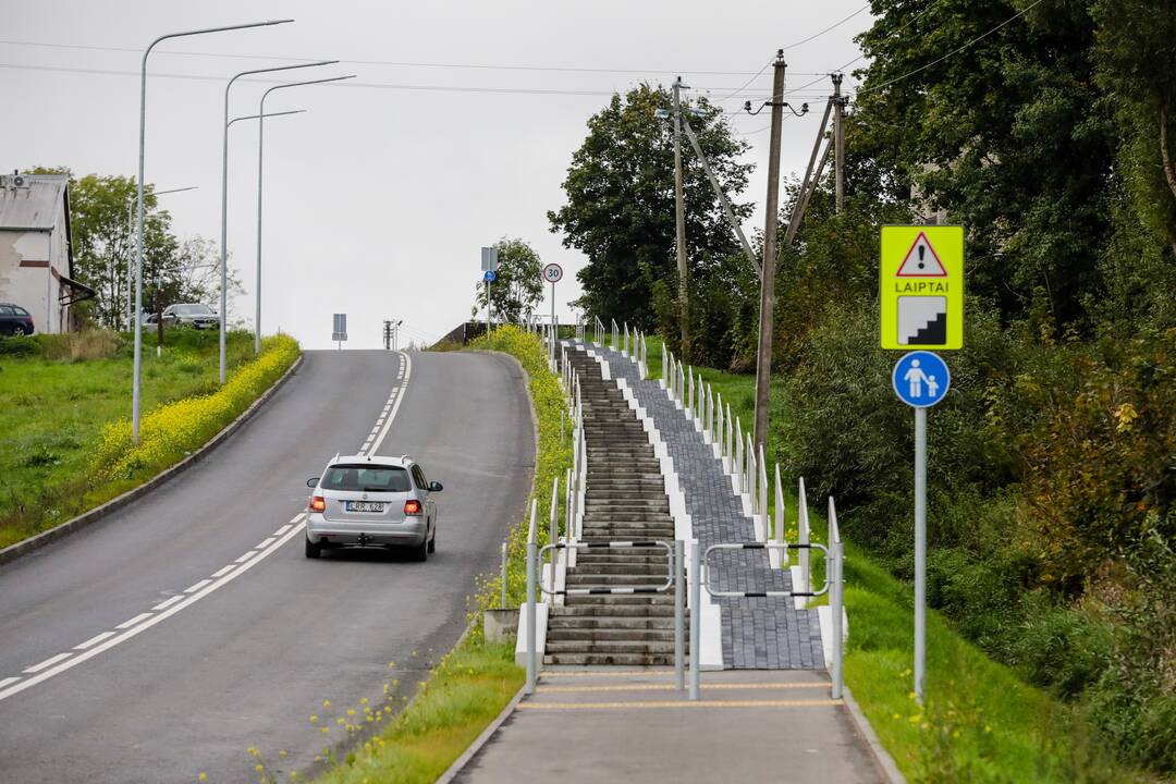 Ramučiuose esančiame dviračių take – laiptai