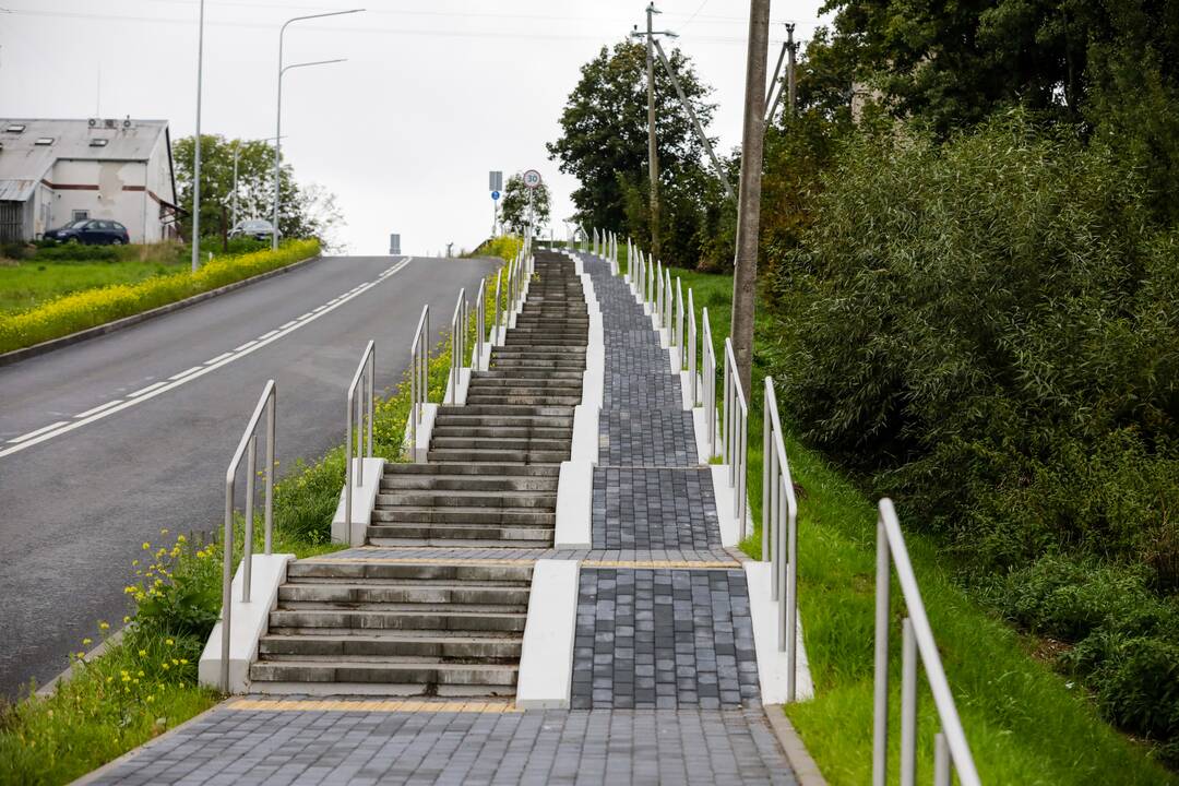Ramučiuose esančiame dviračių take – laiptai