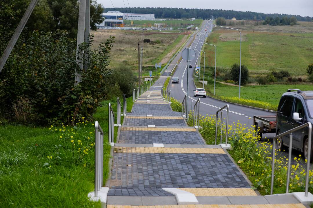 Ramučiuose esančiame dviračių take – laiptai