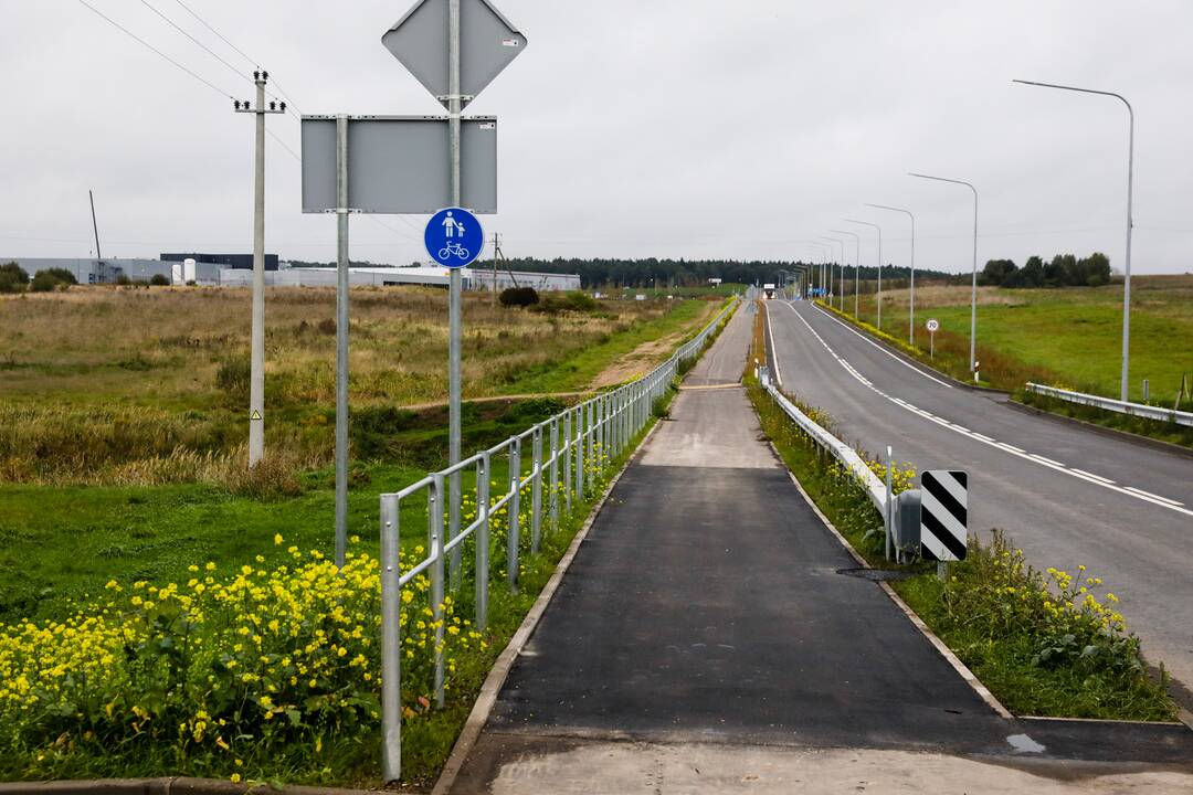 Ramučiuose esančiame dviračių take – laiptai