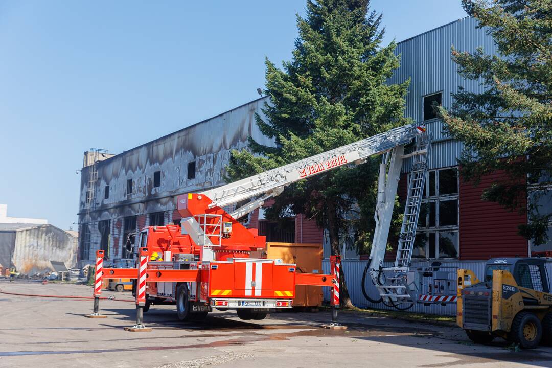 Spaudos konferencija apie gaisrą įmonėje „Žalvaris“