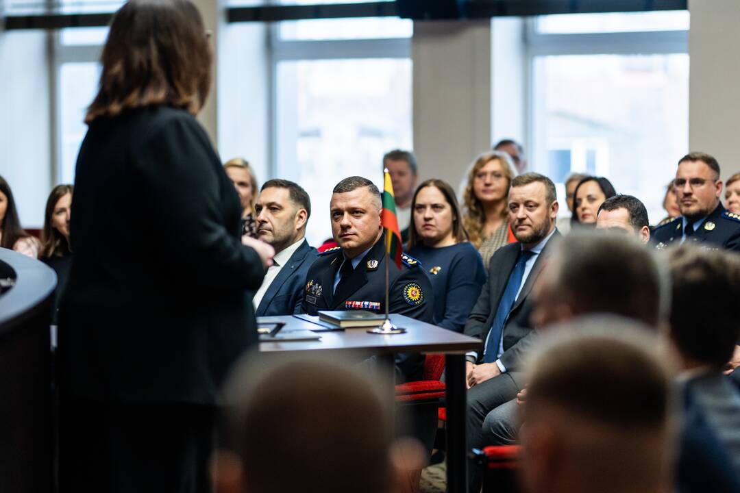 Naujas Kalėjimų tarnybos vadovas M. Kairys davė priesaiką